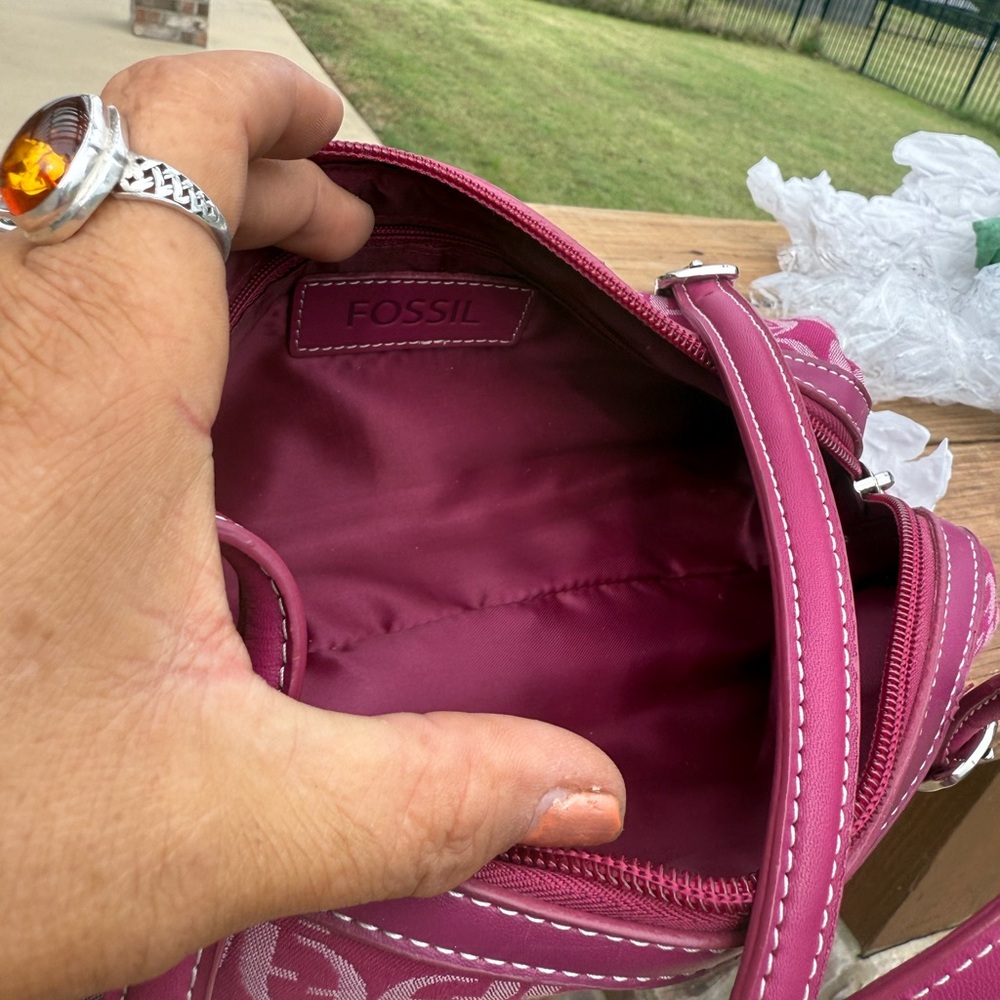 NWT! Fossil Rare Vintage Magenta Logo Pink Barrel Shoulder Bag - Picture 8 of 8